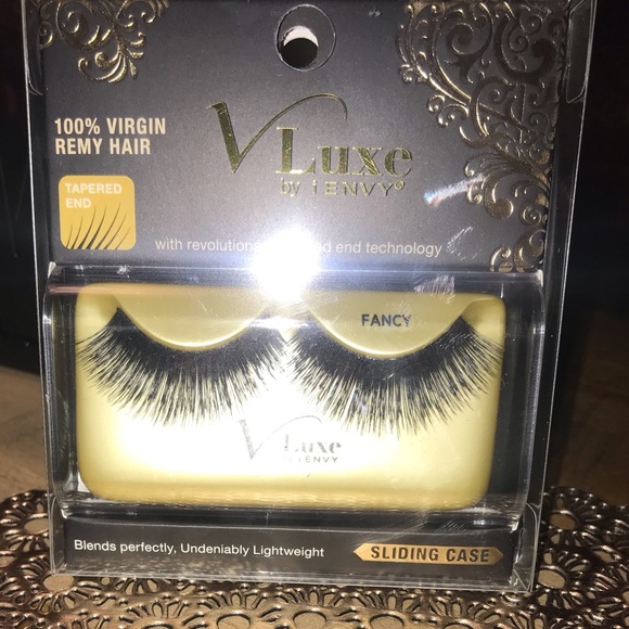 VLuxe by ienvy Fancy Lashes - Picture 7 of 7